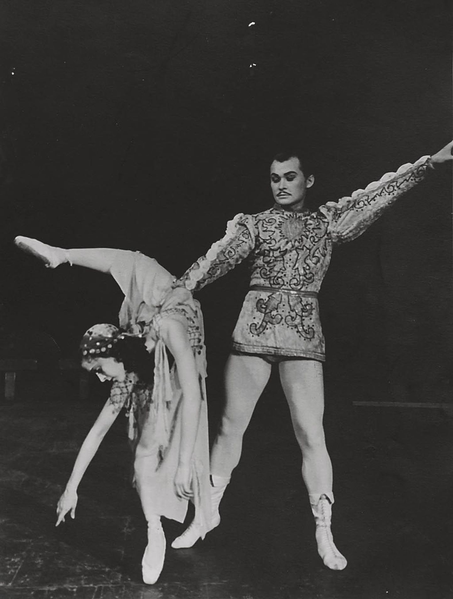 1959: Estonia balletis “Esmeralda”.