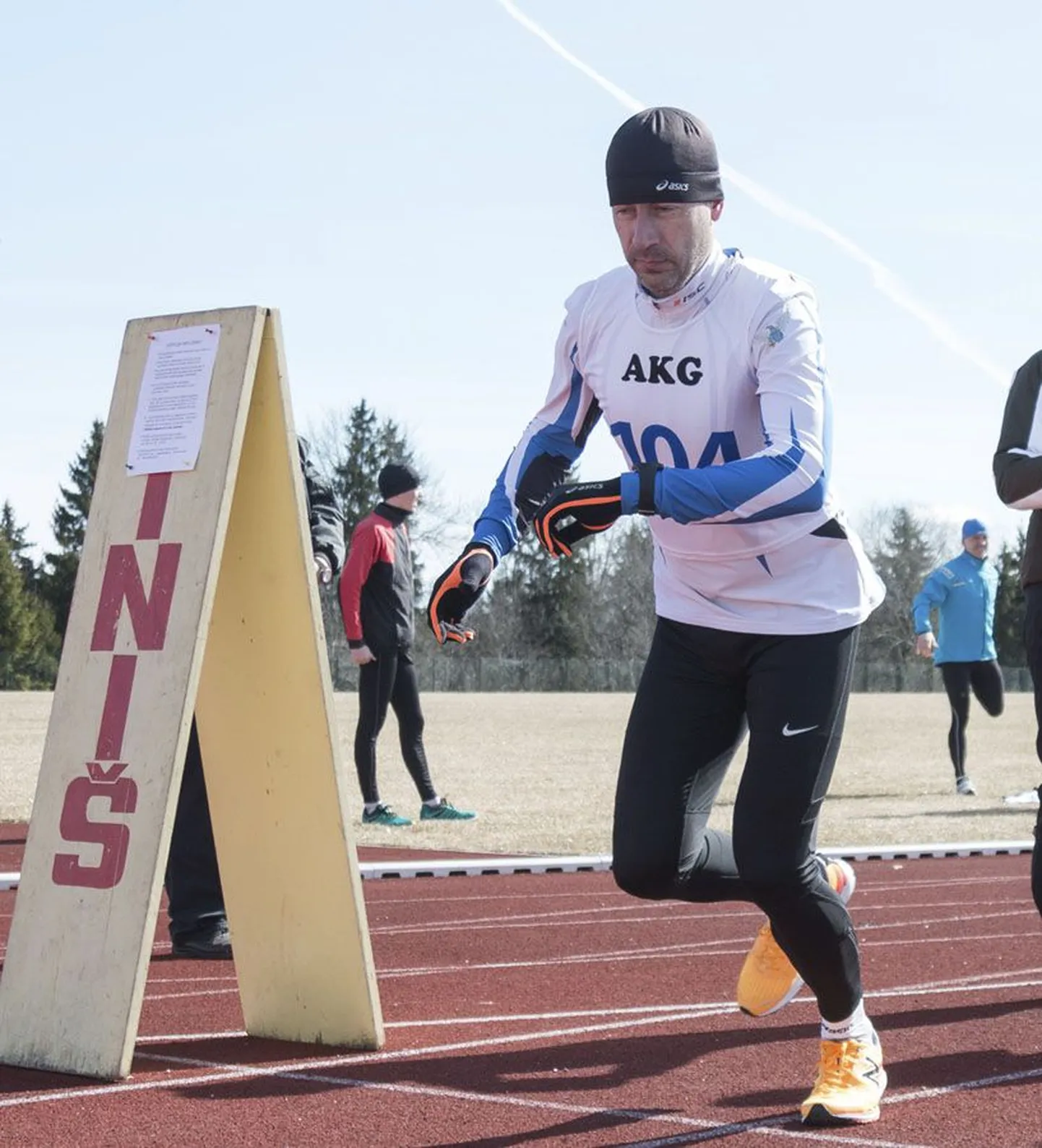 Spordiklubi Jokker esindaja Meelis Rink teenis laupäeval maakonna maanteejooksu meistrivõistlustel kümne kilomeetri rajal kuldmedali.