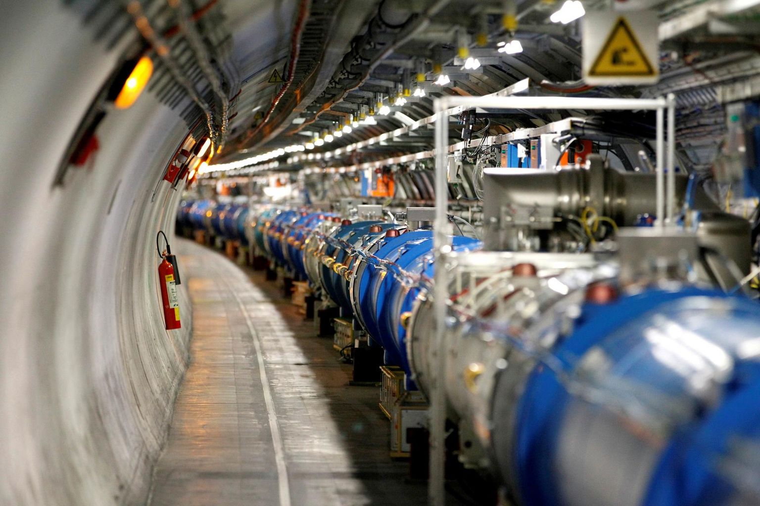 Jupike Suurest Hadronite Põrgutist Euroopa Tuumauuringute Keskuses Šveitsis Genfi lähedal.