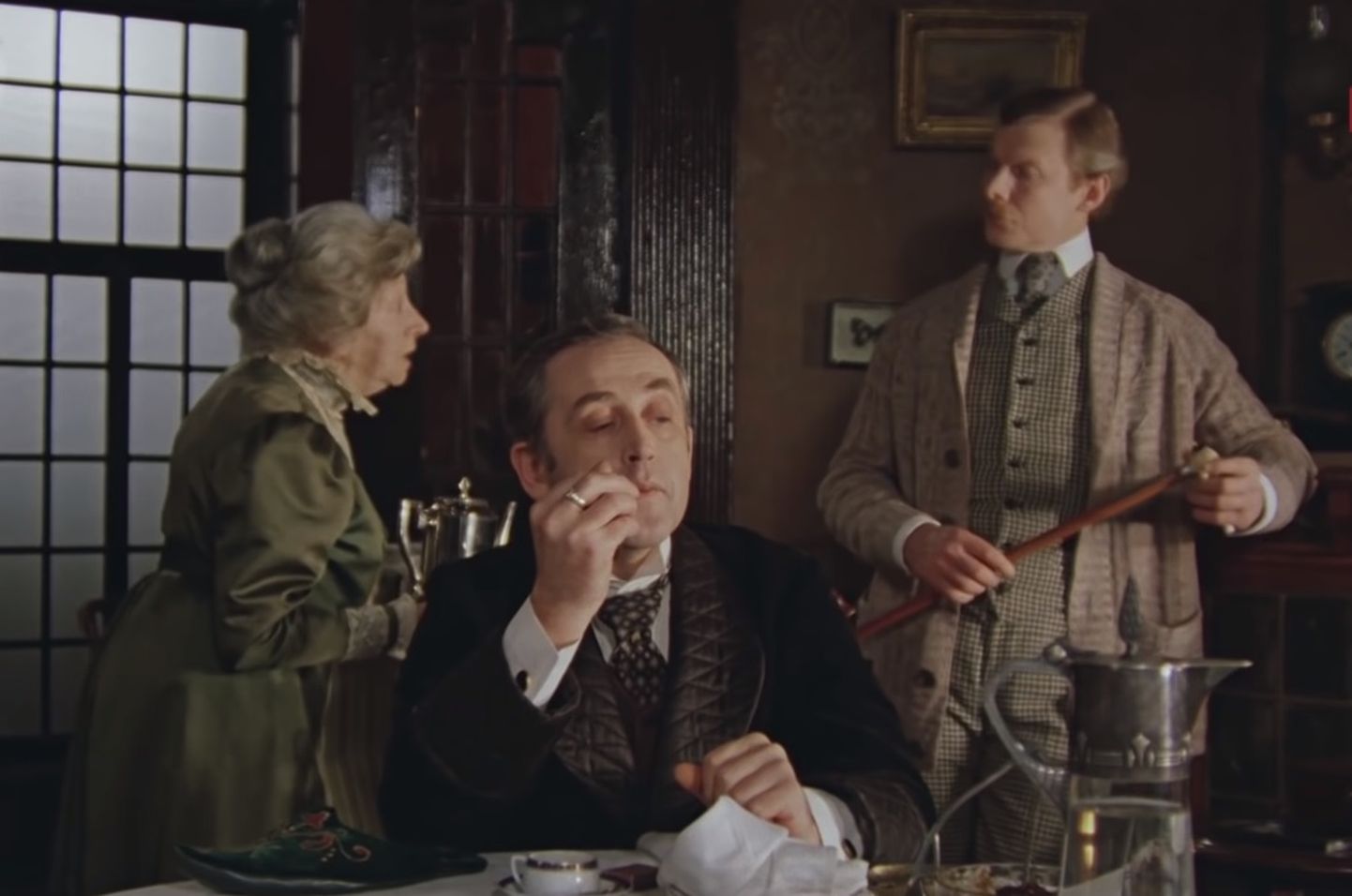 Кадр из фильма "Приключения Шерлока Холмса и доктора Ватсона: Собака Баскервилей"