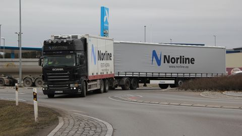 Veerandsajameetrised autorongid jõuavad maanteele tasapisi, esimesel nädalal anti neile viis luba