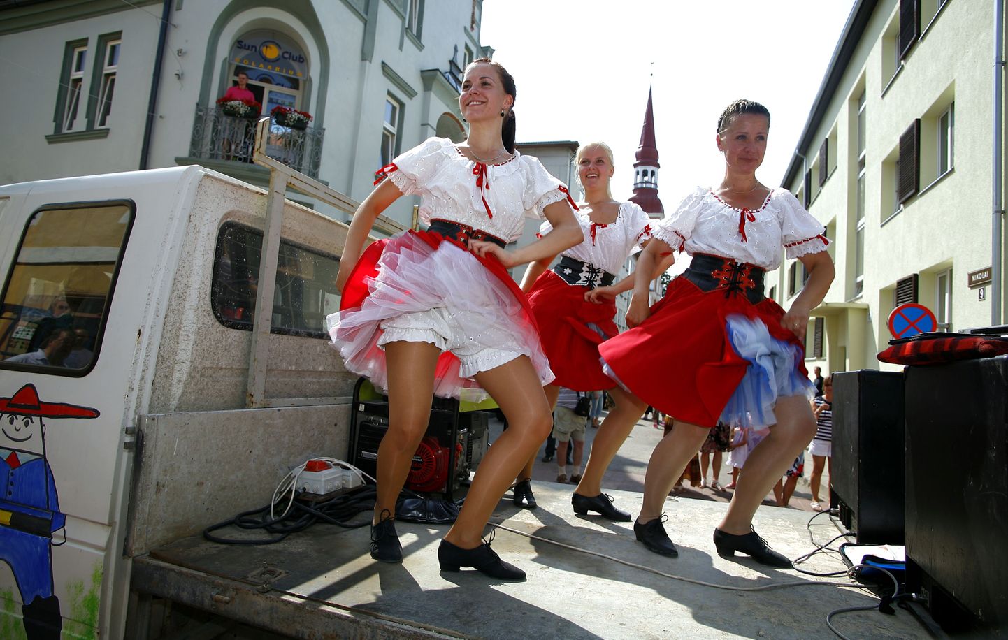 Pärnus algas 12. line-tantsu festival.