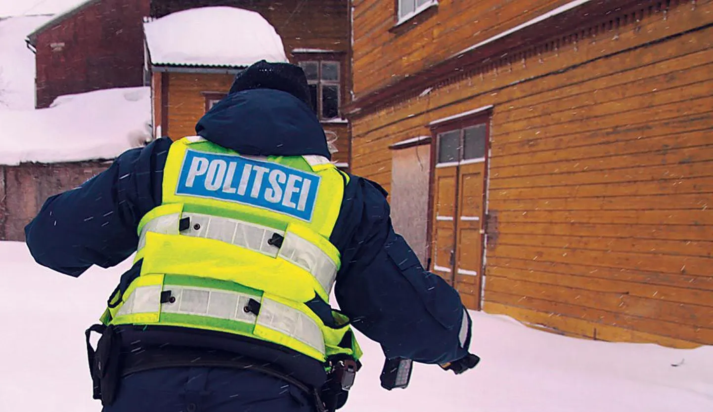 End Pärnus Hommiku tänaval tühjalt seisvasse majja sisse seadnud tegelane oli ajaks, kui Lääne-Eesti päästekeskuse tuleohutusbüroo juhataja Jaak Jaanso politseiga kohale jõudis, juba sääred teinud.
