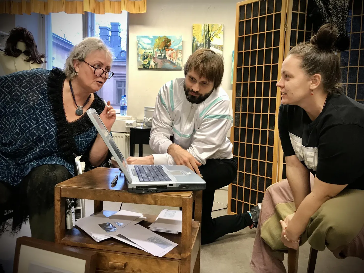 Turu teater “Öökuninganna” proovis. Vasakult: Tene Ruubel, Siim Maaten ja Marin Mägi-Efert.
