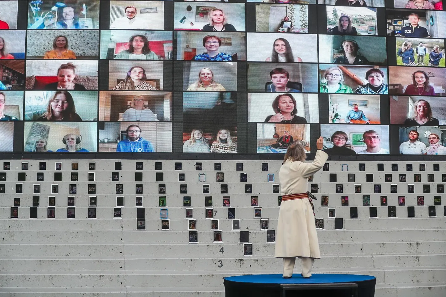 Kontserdil «Kevad tuli teisiti» esinenud virtuaalkoori juhatas Aarne Saluveer.