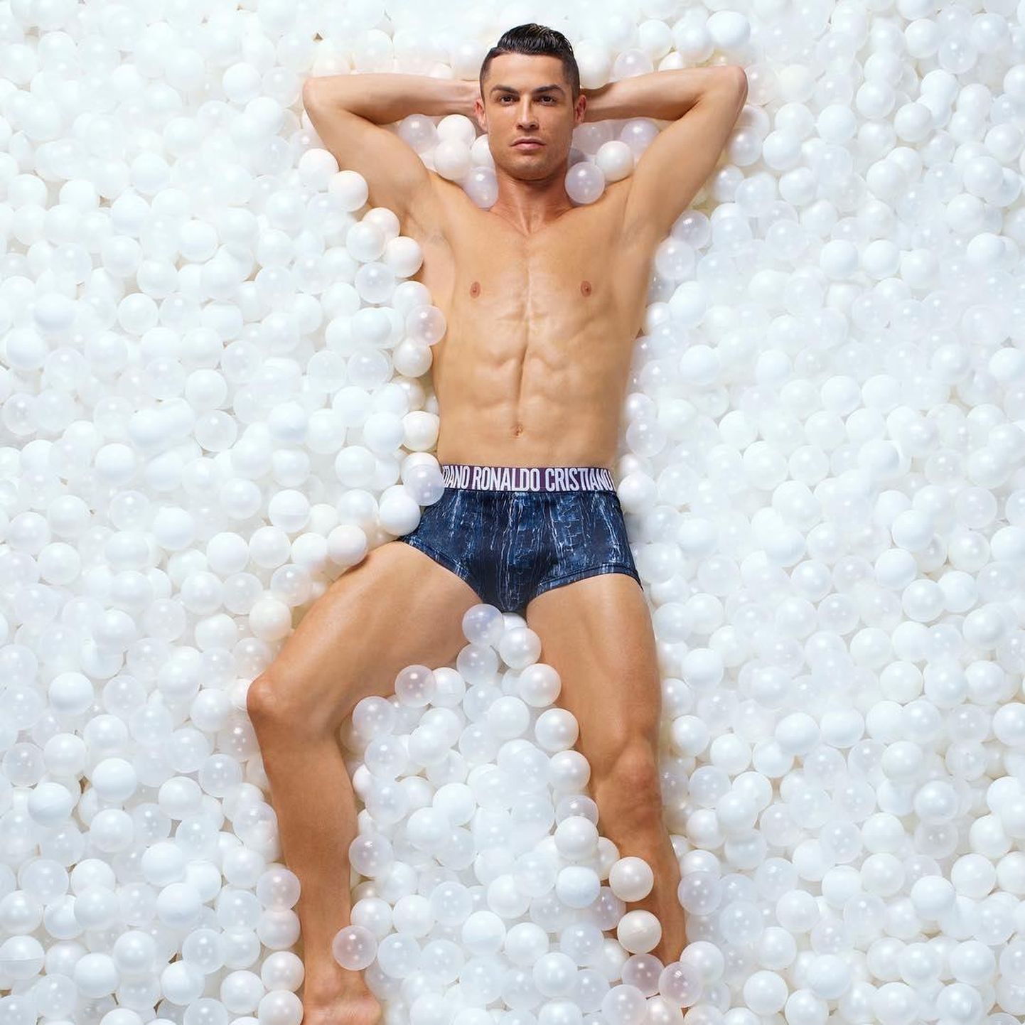 Cristiano Ronaldo pole ammu enam kõigest jalgpallur, vaid ta on ka menukas bränd, edukas ärimees ja jumaldatud seksisümbol.
FOTOD: Instagram/Scanpix