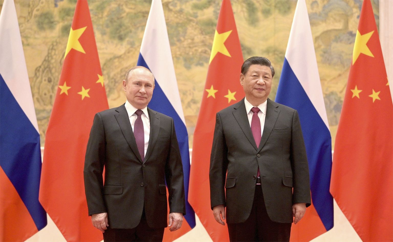 Vene president Vladimir Putin ja Hiina liider Xi Jinping poseerivad piltnikele enne tippkohtumist Pekingis 4. veebruaril 2022.