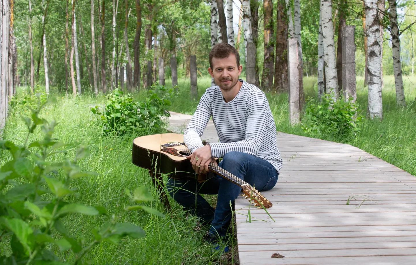 Kes teeb, see jõuab. Muude tegemiste seas teeb muusik Jalmar Vabarna Tartus Raadi lennuangaaris sel suvel koos Trad.Attack!-iga muusikat lavastusele «Eesti mängud. Tönk».