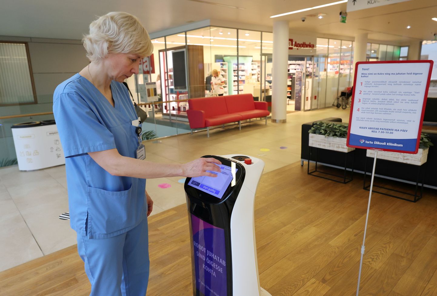 Kliinikumi õenduse ja patsiendikogemuse juht Ilona Pastaruse sõnul on robotid samm edasi selles suunas, et inimestel oleks haiglas orienteeruda mugav ja lihtne.