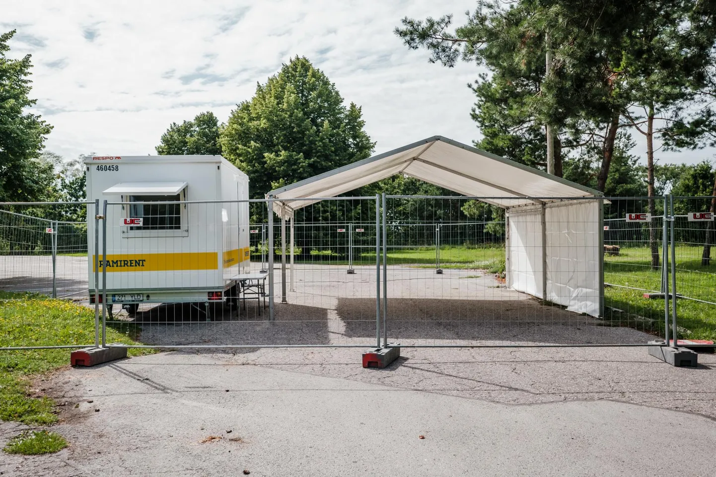 Naisteranna parklasse püstitatud mobiilne testimispunkt on töös kaks kuni neli tundi päevas.