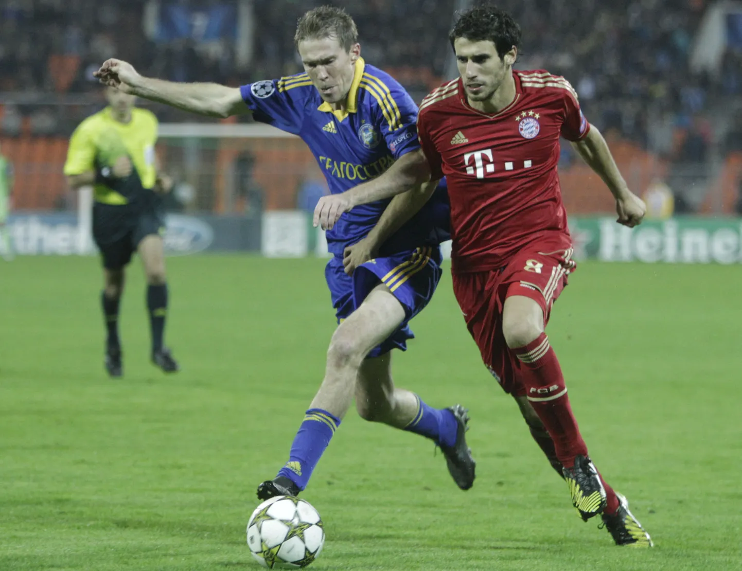 Aleksandr Hleb (vasakul) heitlemas Müncheni Bayerni Javi Martinez'iga.