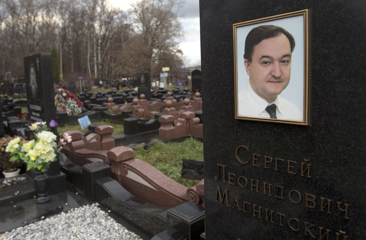 Sergei Magnitski hauakivi Moskva surnuaias.