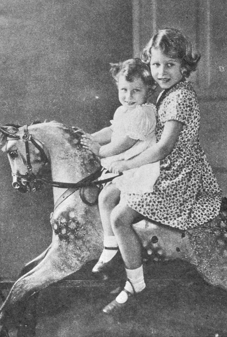 Printsess Elizabeth ja printsess Margaret Rose lapsepõlves. / Royalty/Scanpix