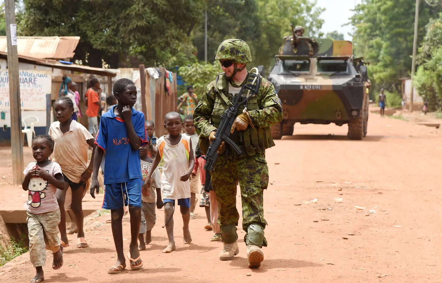 Eesti kaitseväelased patrullimas Kesk-Aafrika Vabariigi pealinnas Banguis.