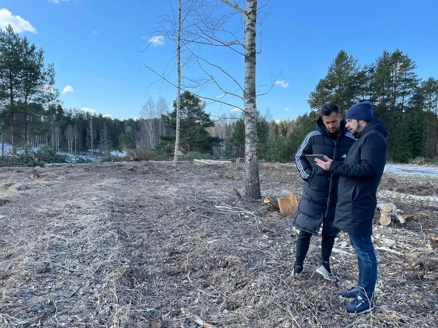 Magnus Kirt ja Maido Ruusmann tulevase elamurajooni asupaigas