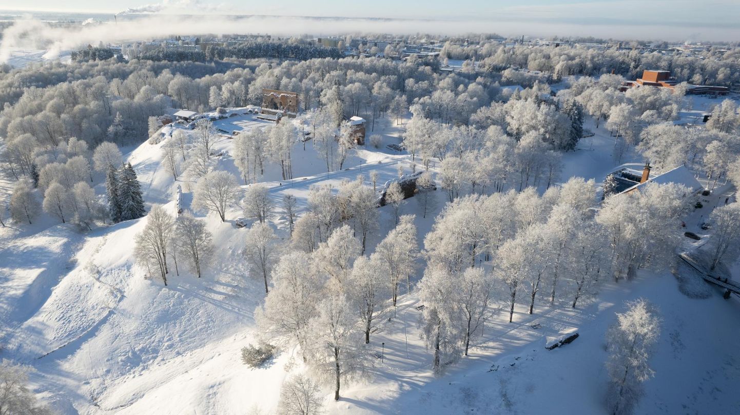 Lumi kattis Viljandis maa 18. novembril ja on seni ka maha jäänud. Foto on tehtud 10. detsembril.
