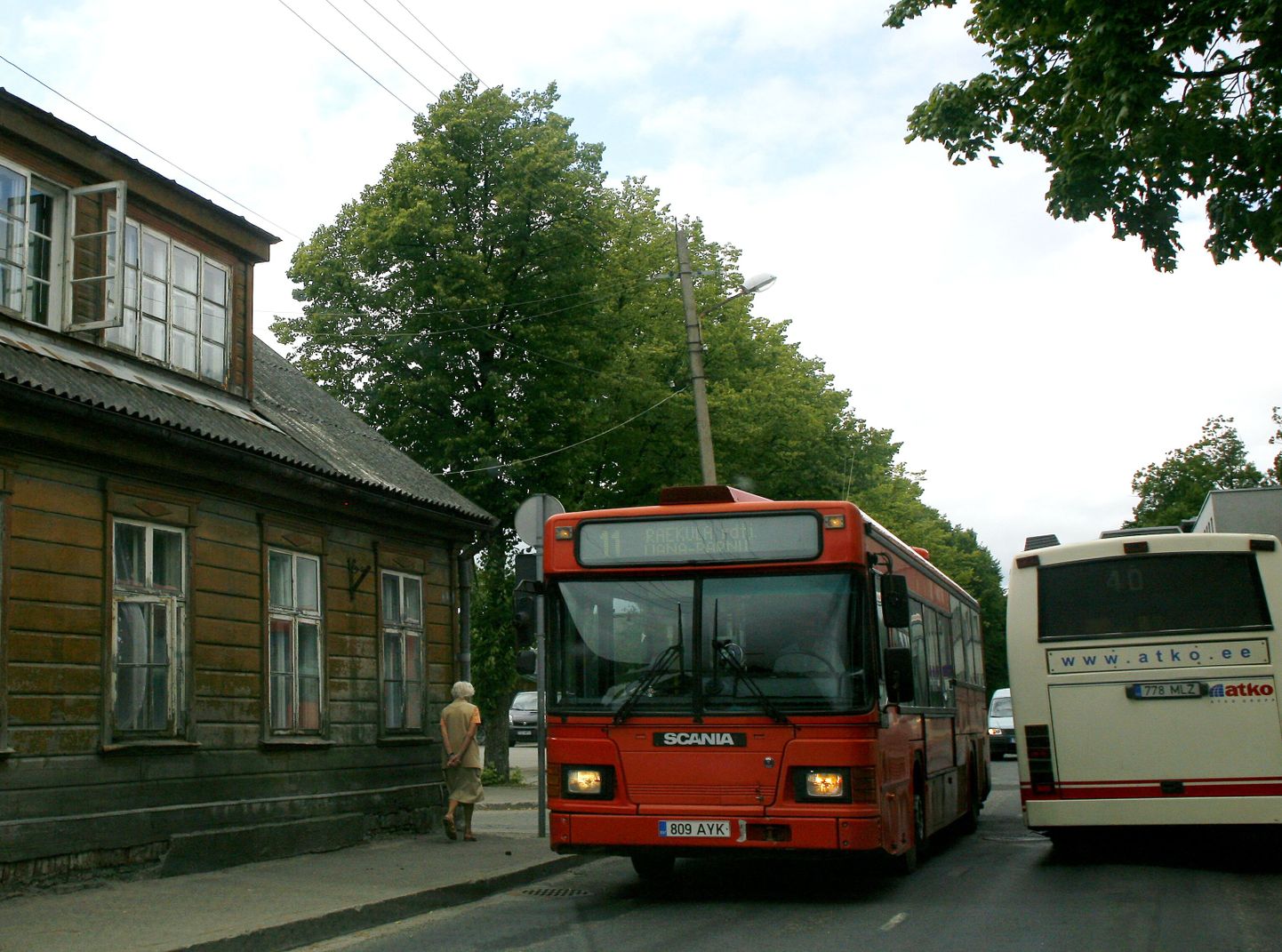 Bussid Pärnus Karja tänaval. Foto on illustreeriv.