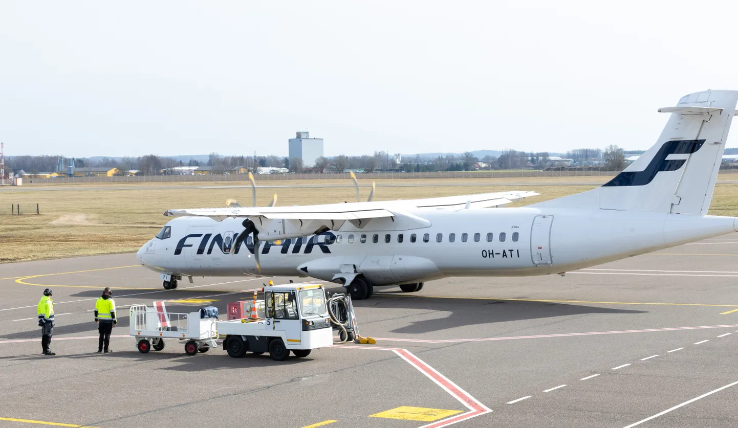 Finnairi lennuk pidanuks ööl vastu laupäeva maanduma Tartus enne kella ühte öösel, kuid lennuk võttis taas enne sihtkohta kursi Helsingi peale.