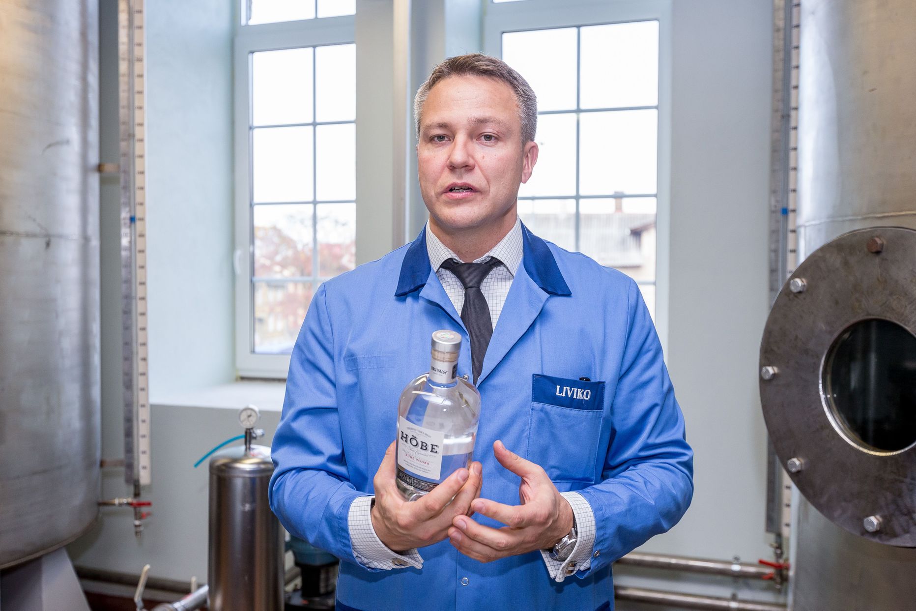 Liviko juht Janek Kalvi  on nördinud, et minister Jevgeni Ossinovski nimetas alkoholitootjaid Eesti rahva tapjateks.