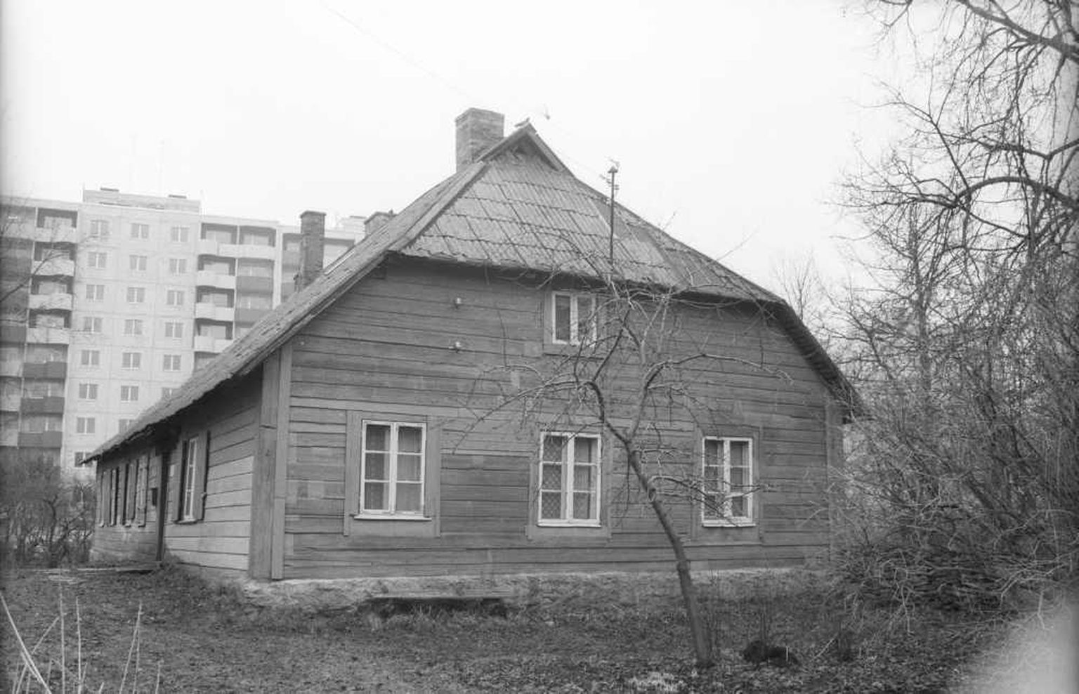 Nehatu koolimaja 1988. aastal
