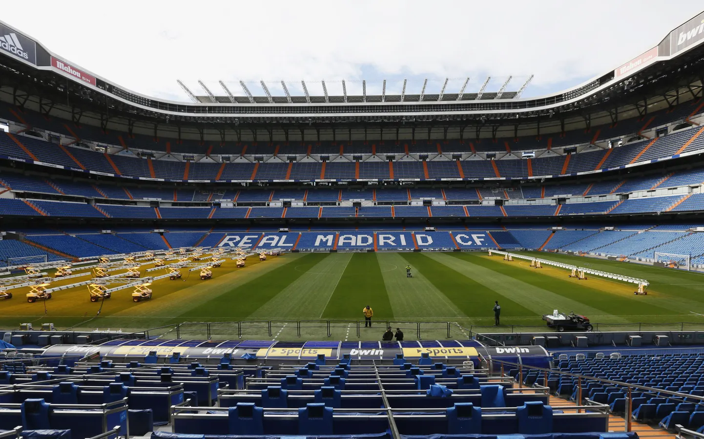 Общий вид на стадион мадридского "Реала" Santiago Bernabeu.