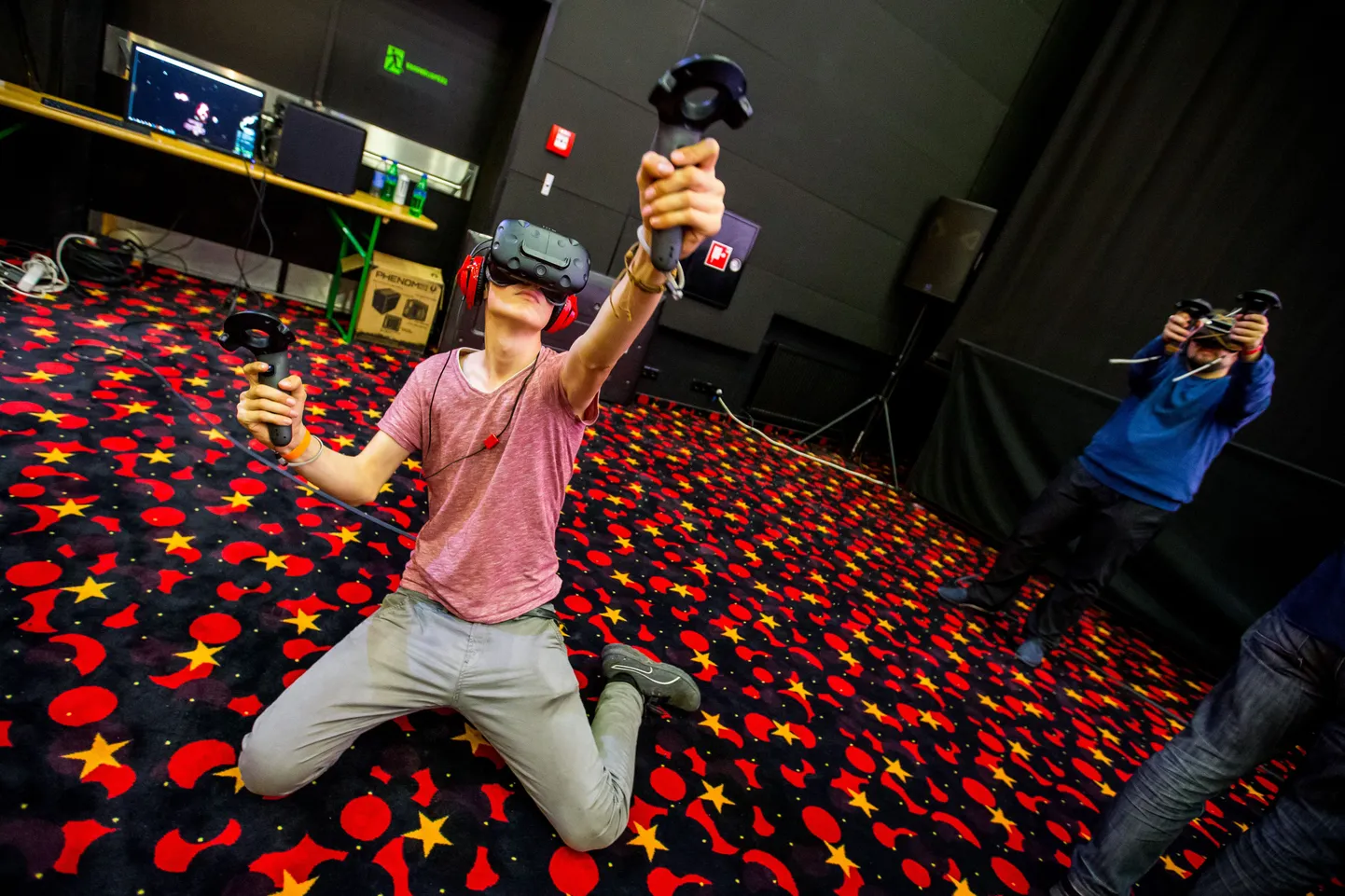 Esindatud on kõik virtuaalreaalsuse tippseadmed – HTC Vive, Oculus Rift ja PlayStation VR – ning mõned neist on varustatud ka Eestis valminud mänguga.