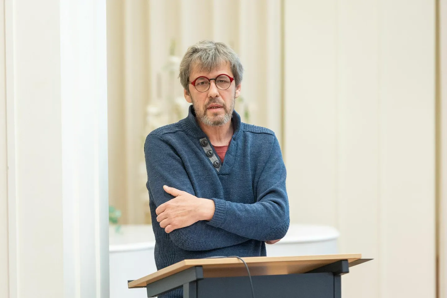 Paide muusika- ja teatrimaja direktor Jaanus Kukk linnavolikogu istungil ettekannet tegemas