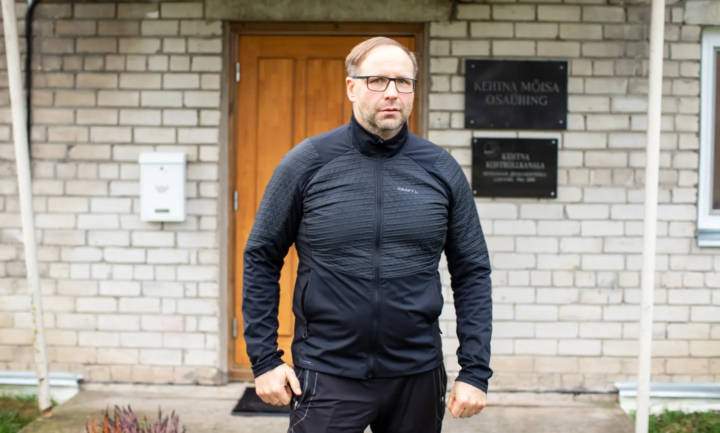 Kehtna Mõisa OÜ juhatuse liige Siim Riisenberg kinnitas, et pärast lihatööstuse sulgemist said nad keskenduda oma põhitegevusele ehk piimatootmisele. Rentnik saaks koos ruumidega soovi korral muu hulgas õiguse edasi valmistada ka Kehtna poolsuitsuvorsti. Retsepti ollakse nõus temaga jagama.