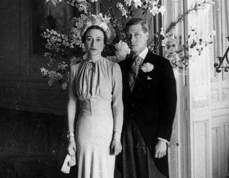 Edward ja Wallis Simpson abiellusid 3. juunil 1937 Prantsusmaal Tours'i lähedal Chateau de Cande'is. Nad hakkasid kandma tiitlit Windsori hertsog ja hertsoginna