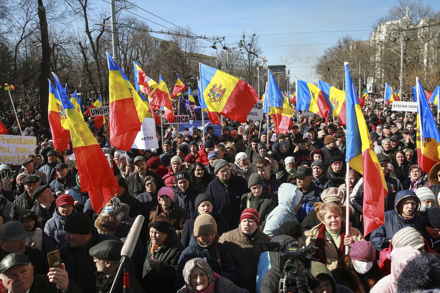 Антиправительственная демонстрация, организованная прокремлевской партией "Шор" и другими оппозиционными партиями в Кишиневе 19 февраля 2023 года.
