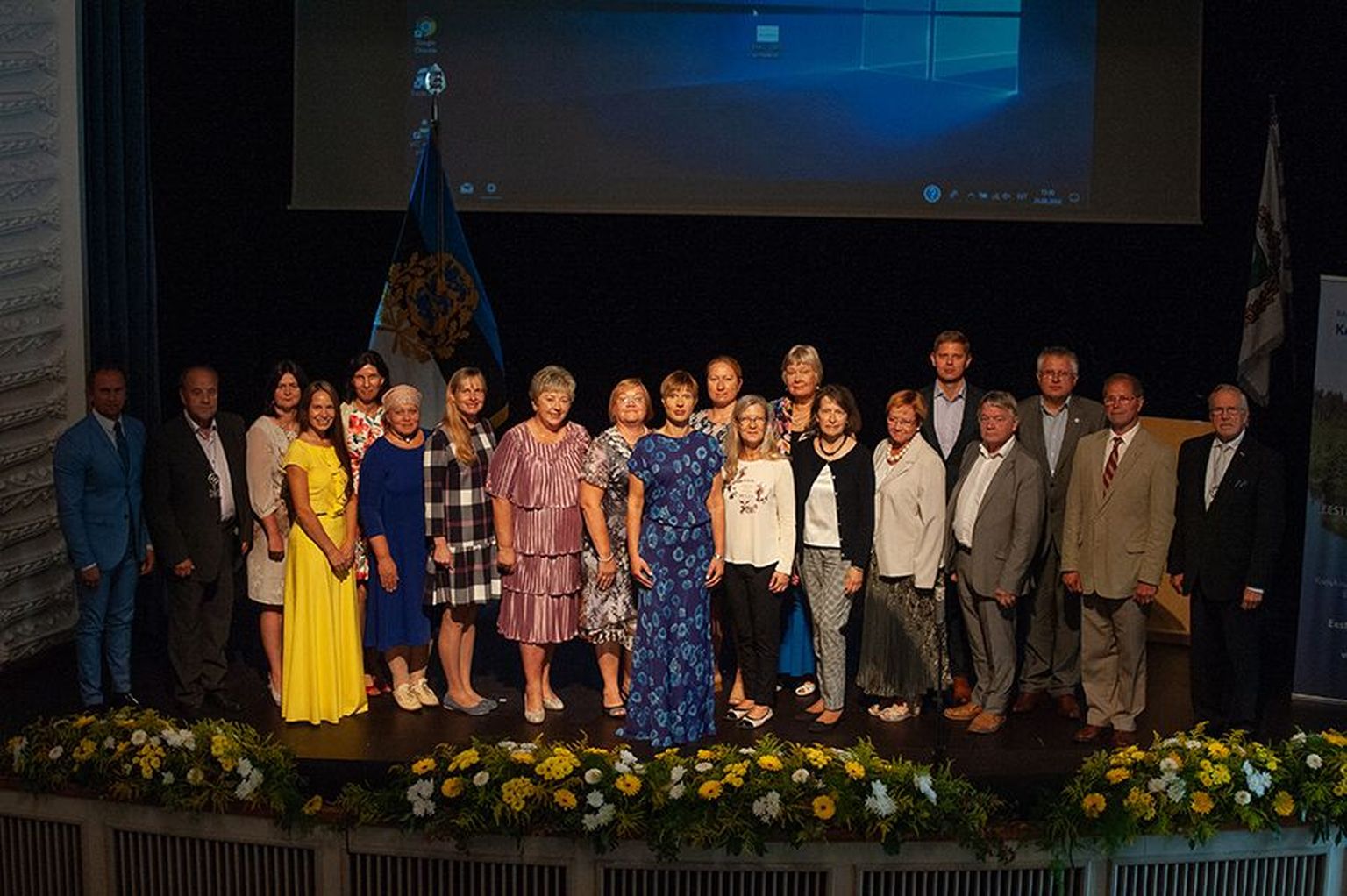President Kersti Kaljulaid kodukaunistamisliikumise eestvedajatega üle Eesti