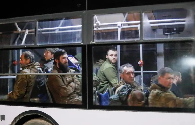 Buss Azovstali all võidelnud Ukraina vägedega 19. mail Mariupolis.