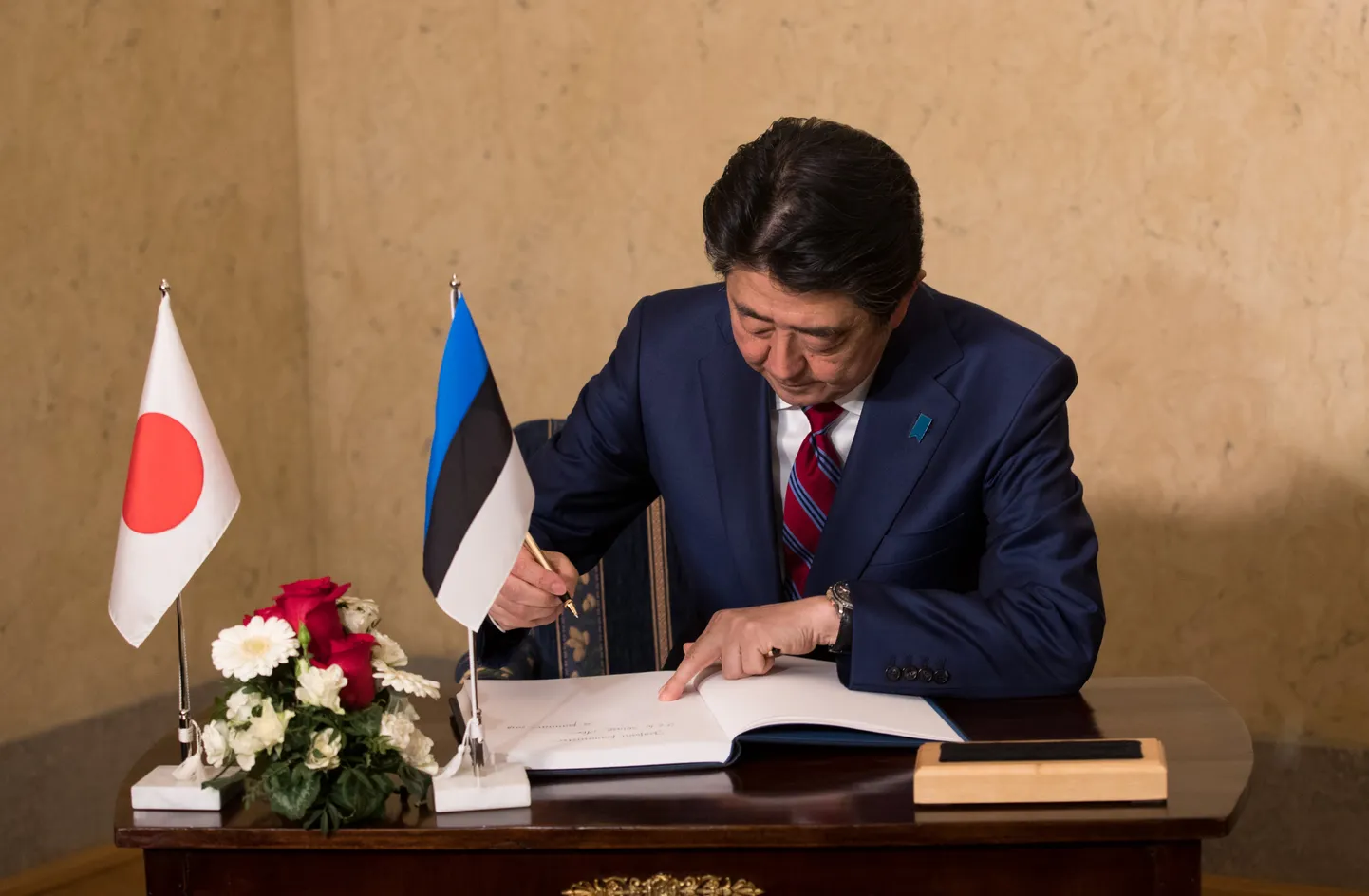Jaapani peaminister Shinzo Abe Kadrioru lossis.