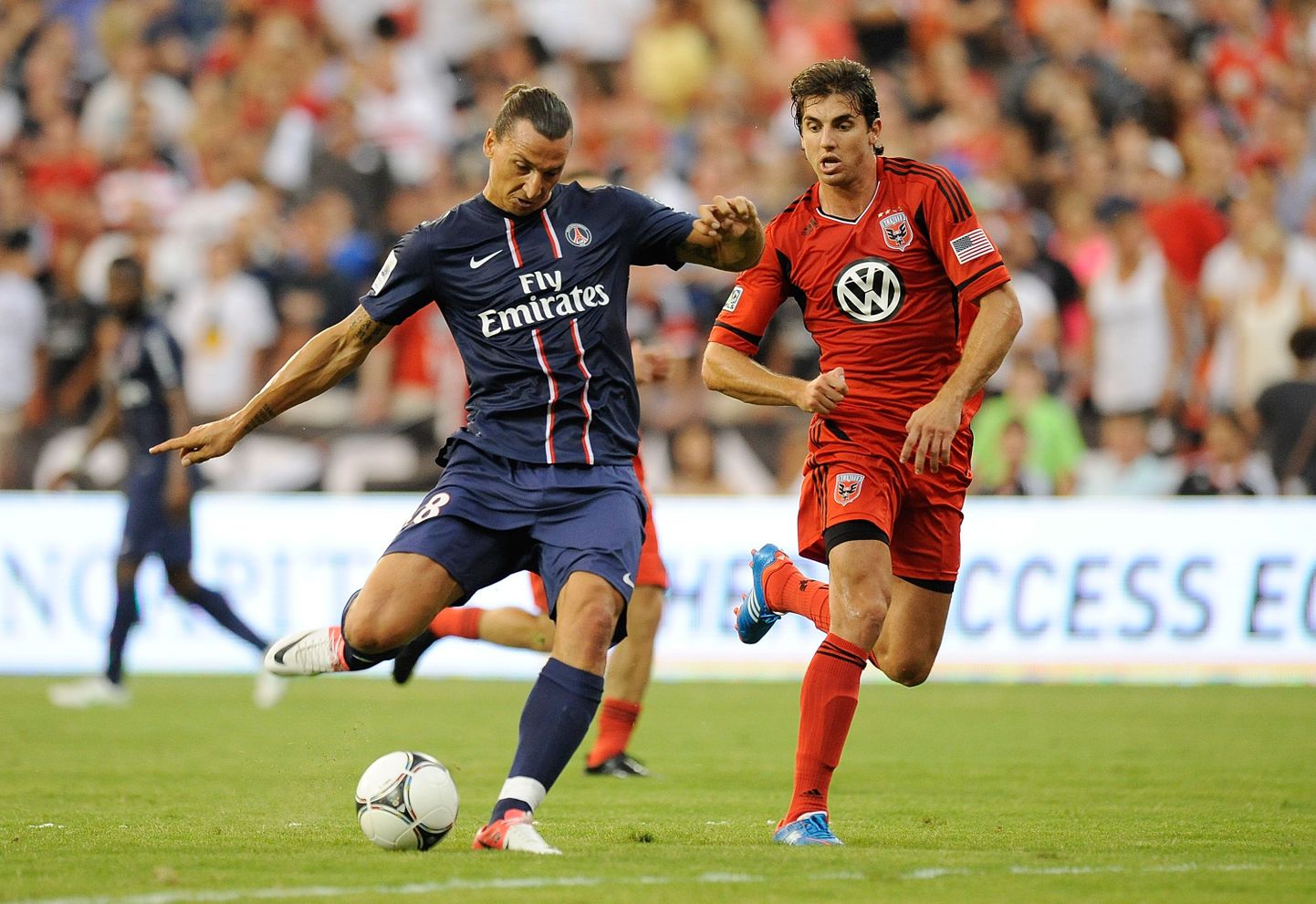 Zlatan Ibrahimovic (vasakul) avas paari minutiga PSG särgis oma väravatearve.