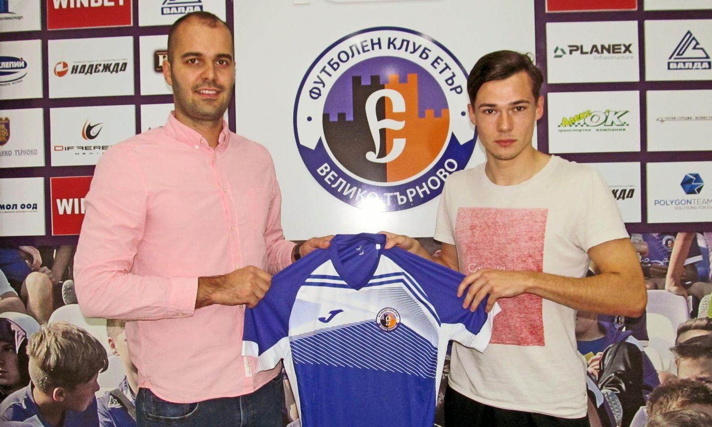 Mark Edur (paremal) kirjutas esmaspäeval alla kaheaastase mängijalepingu Bulgaaria kõrgliiga klubiga SFC Etar Veliko Tarnovo.