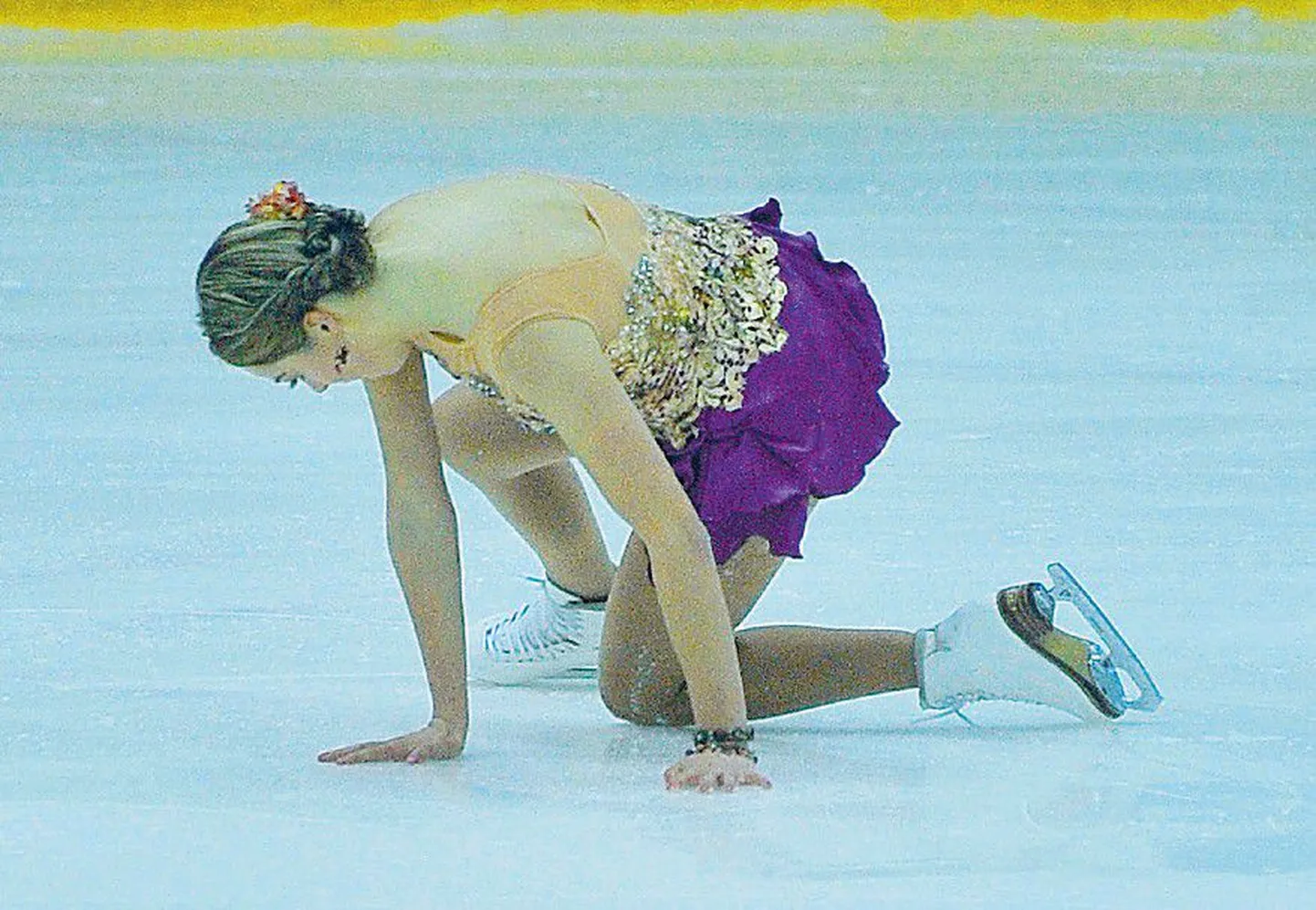Фигуристка Елена Глебова трижды падала в произвольной программе на чемпионате Эстонии и была вынуждена довольствоваться медалью самого скромного достоинства. При таком результате она не смогла попасть на чемпионат Европы, который начнется в конце января в Берне.