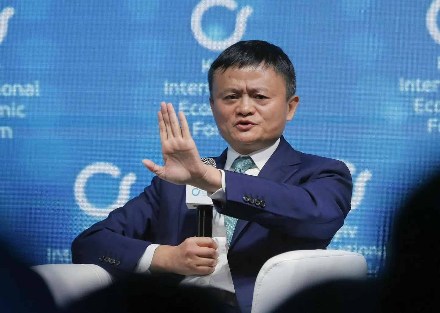 Kui Jack Ma veel mööda maailma ringi käis. Fotol Ma rääkimas 2019. aasta novembris Kiievi rahvusvahelisel majandusfoorumil.
