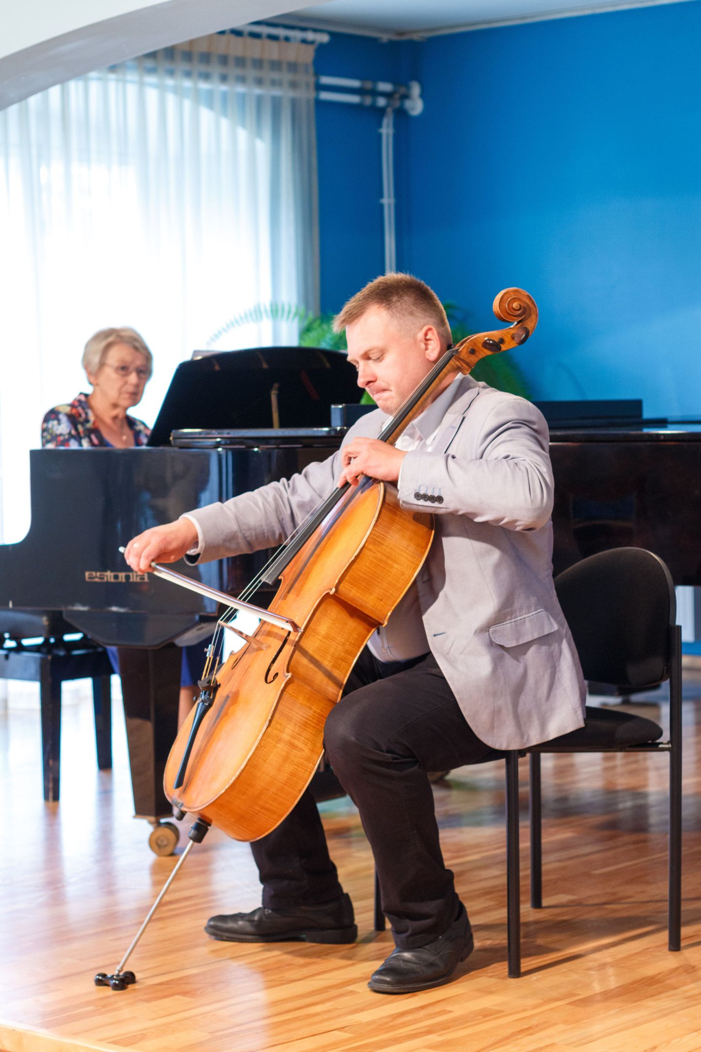 Valga muusikakooli avaaktusel esinesid koos Lenel Rand, kel 
1. augustil täitus koolis klaveriõpetaja ametis tööleasumisest 50 aastat, ning uus tšelloõpetaja Enno Lepnurm.