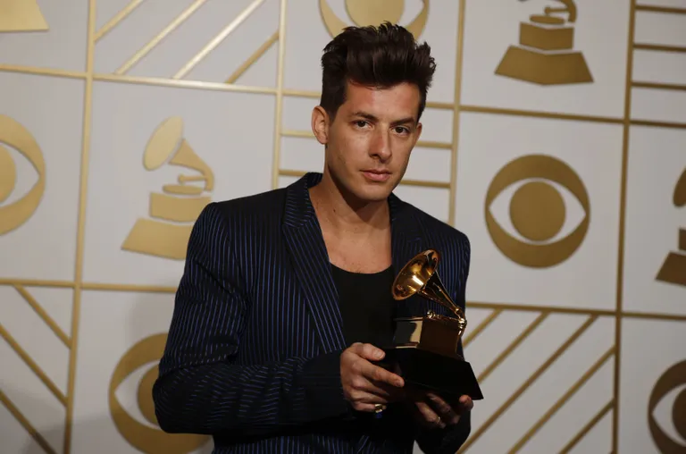 Mark Ronson, kelle albumil laul esmakordselt avaldati, võitis «Uptown Funki» eest ka kaks Grammyt.