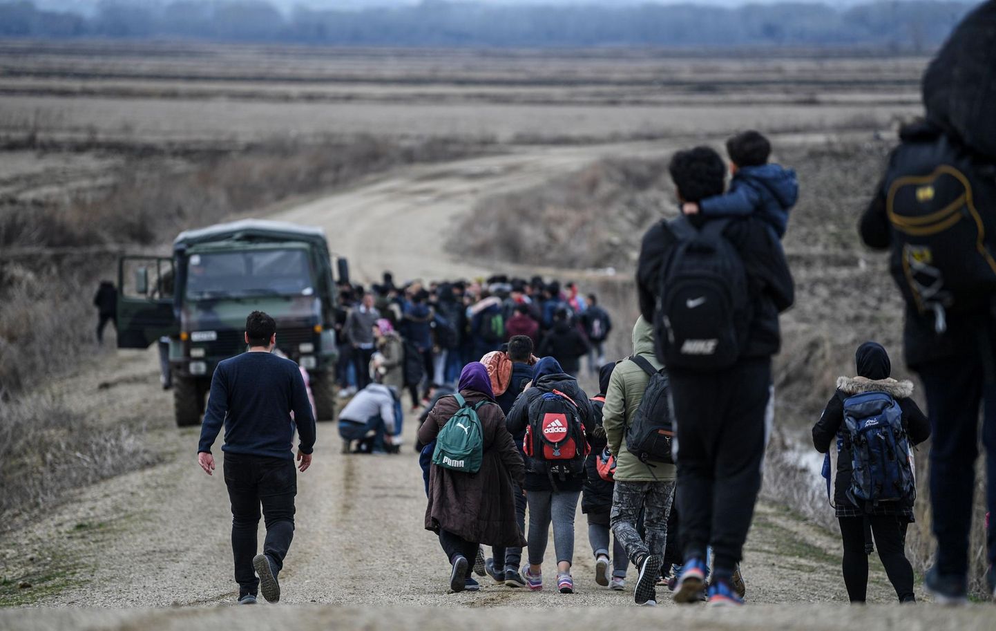 Afgaani põgenikud Türgis Edirne provintsis Kreeka piiri poole kõndimas. 
