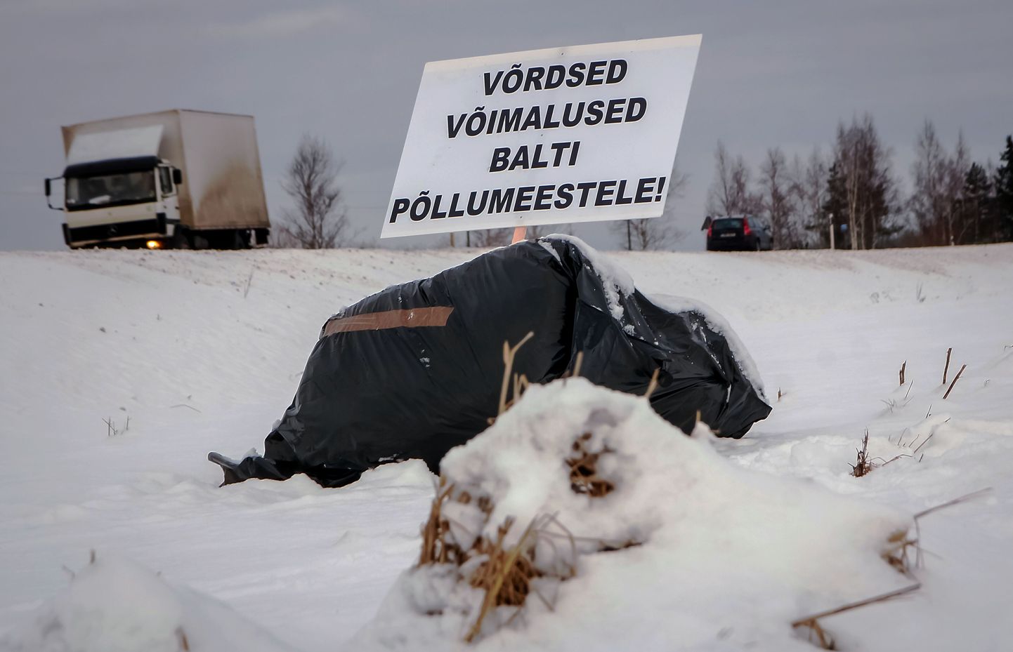 Põllumeeste meeleavaldus Via Baltika ääres.