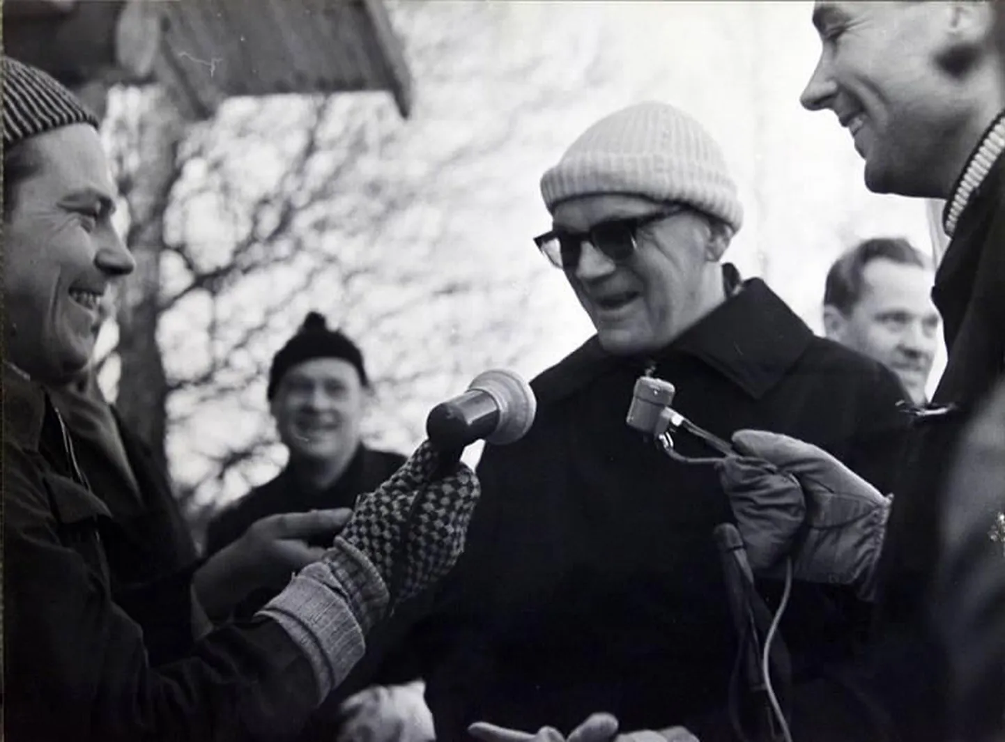 Repro fotost, millele Urho Kalevas Kekkonen annab 1964. aastal Käärikul intervjuud.