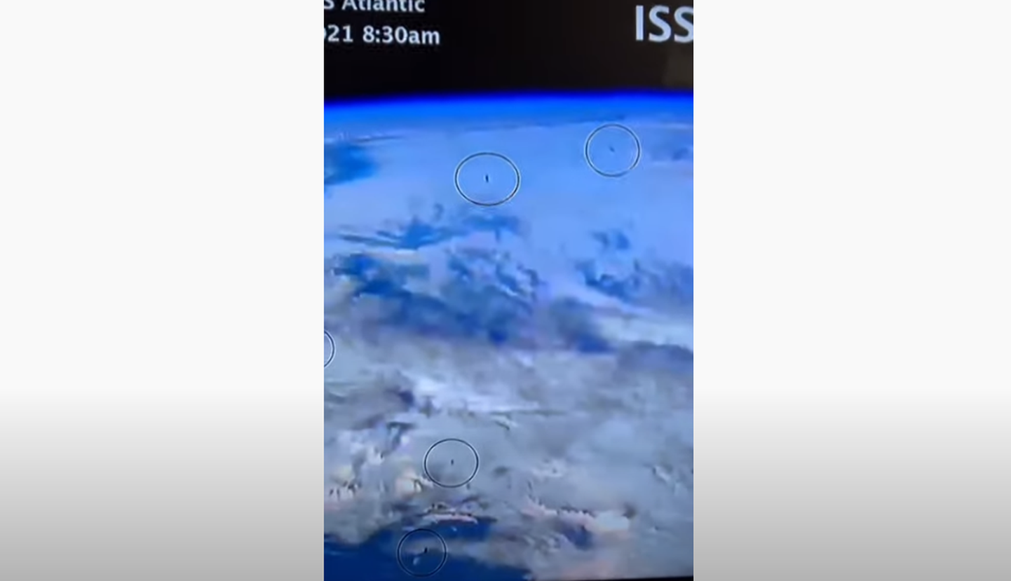Ufoküti teatel märkas ta 3. juulil rahvusvahelise kosmosejaama (ISS) otseülekandes, et jaama kohal on kümme tundmatut lendobjekti
