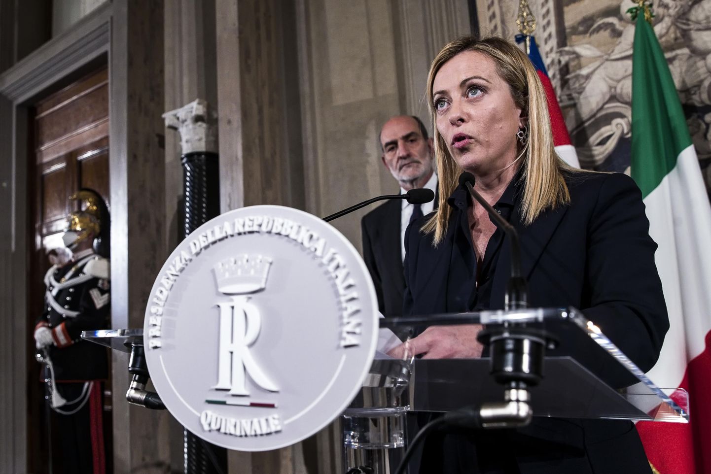 President Sergio Mattarella nimetas Giorgia Meloni peaministriks. Melonist sai esimene naispeaminister riigi ajaloos.