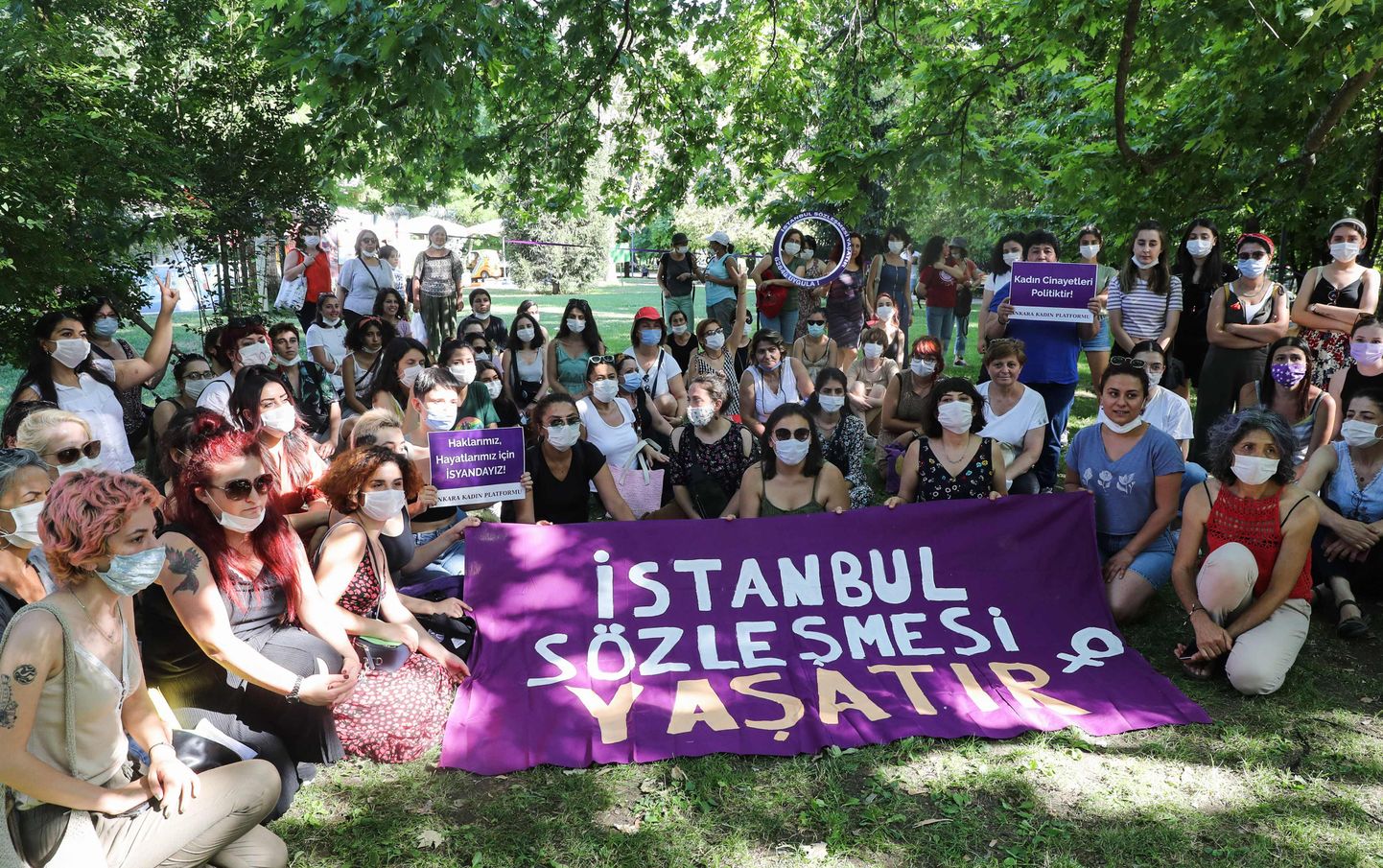 Türgi naised protestimas.