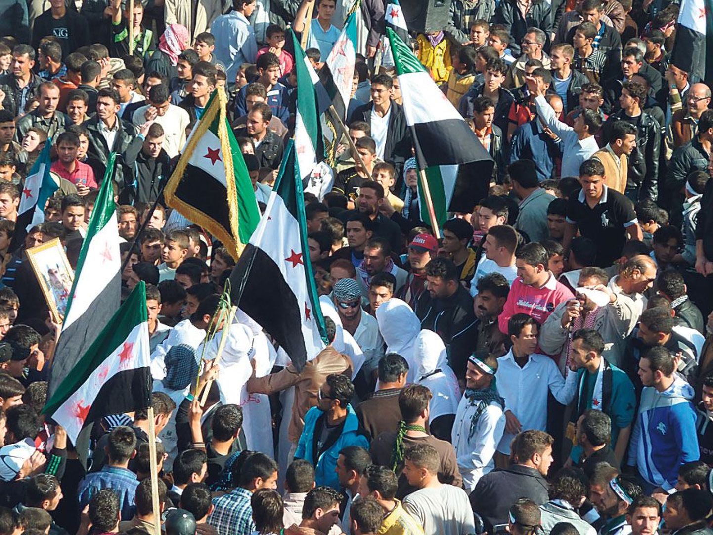 Süüria presidendi Bashar al-Assadi vastane meeleavaldus pühapäeval Hulas.