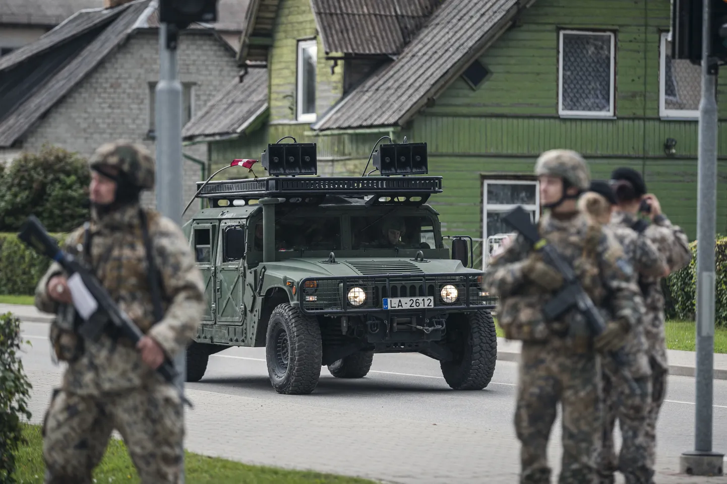 Gulbenē notiek militārās mācības "Zobens 2019"