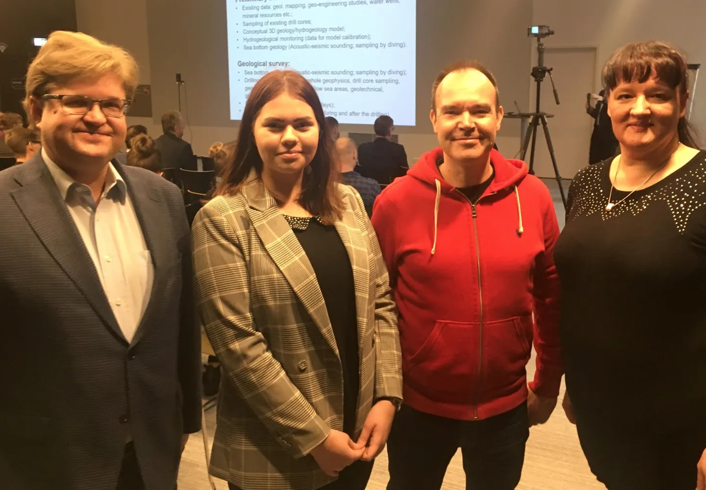Fotol (vasakult) FinEst Bay Area asutajaliige Kustaa Valtanen, ESTO 2019 noortetegevuste juht Tuuli-Emily Liivat, äriguru Peter Vesterbacka ja ESTO 2019 Noorte- ja tulevikuseminari toimkonna juht Mari-Liis Hendrikson.