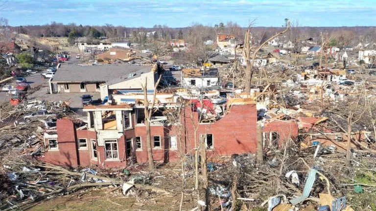Разрушения в Мэйфилде, штат Кентукки.