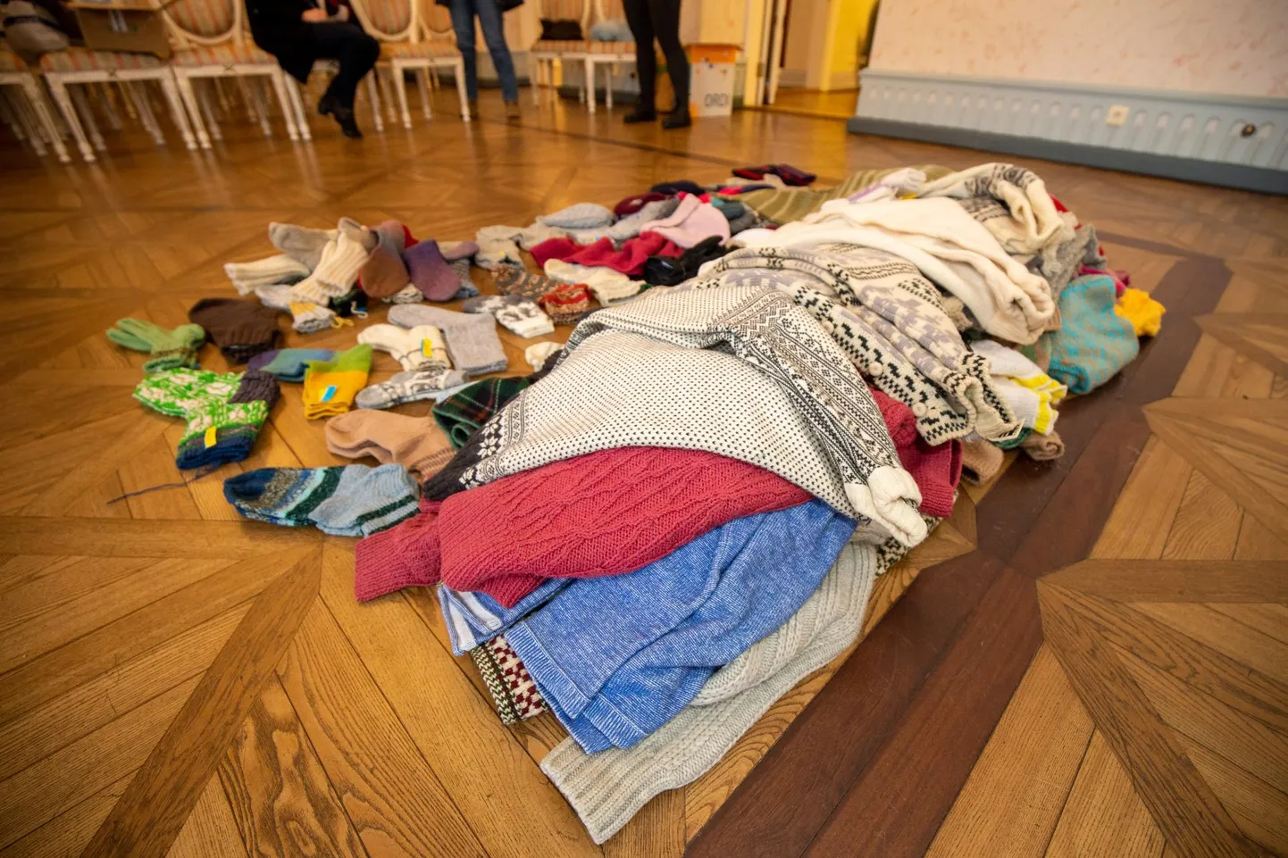 Novembri lõpuks oli Tartu linnamuuseumisse kõigist viiest Tartu linnaajaloo muuseumist kokku kogutud 59 paari sokke, 26 paari kindaid, 24 mütsi, 20 kampsunit, 14 salli, kaks peapaela ja paar pükse.